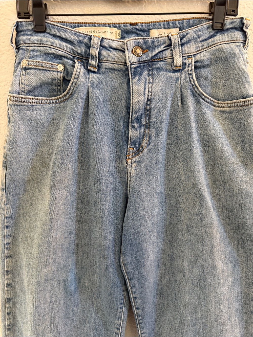 Anthropologie Pilcro High Rise Pleated Barrel Relaxed Straight Leg Jeans Size 28 - Picture 3 of 8